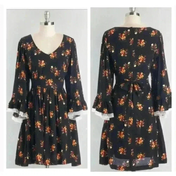 ModCloth Through the Bluebells A-Line Dress in Bouquets Size M - Picture 1 of 8